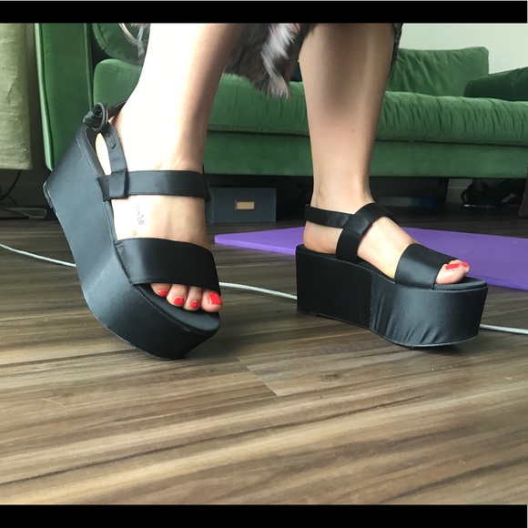 Black Zara platform sandals - Picture 2 of 6